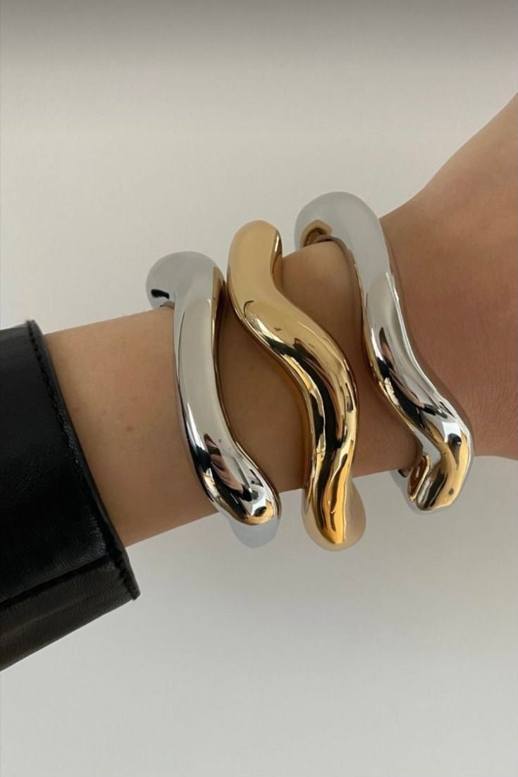 Ava Bangle