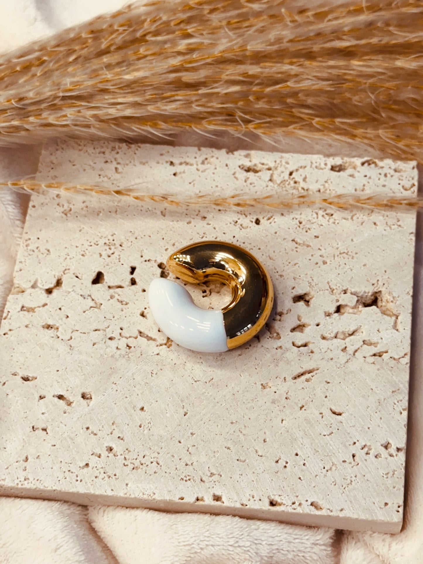 Eleni White Earcuff