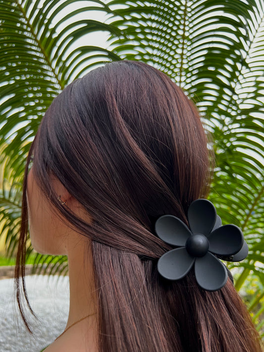 Black daisy hair clip